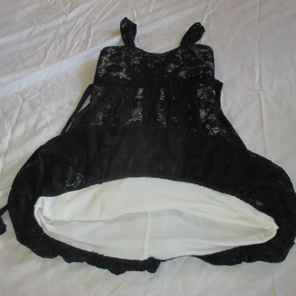 Black Lacy Formal Dress with Padding - Picture 4 of 7